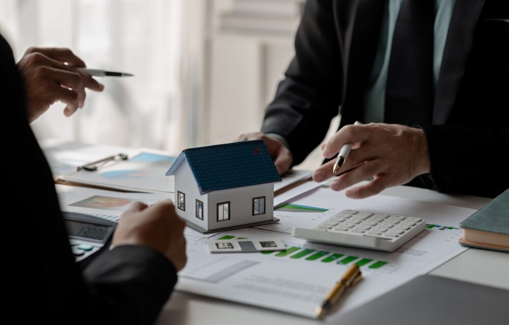 Accommodation,Agency,And,Client,Are,Planning,Together,About,Finance,Because